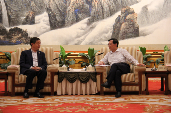 江西省委书记强卫会见FUN乐天使集团董事长熊建明