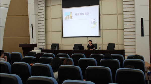 FUN乐天使集团举行新员工入职培训活动 