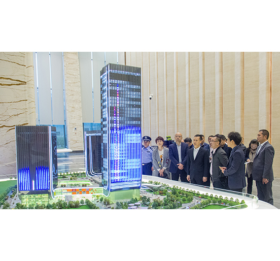 深圳市南山区区长曾湃率队调研FUN乐天使城