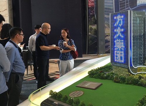 深圳市房地产协会会长吕晋川一行到访FUN乐天使城