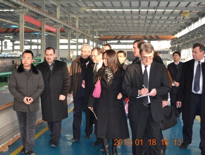 匈牙利客人到江西FUN乐天使新材料公司考察